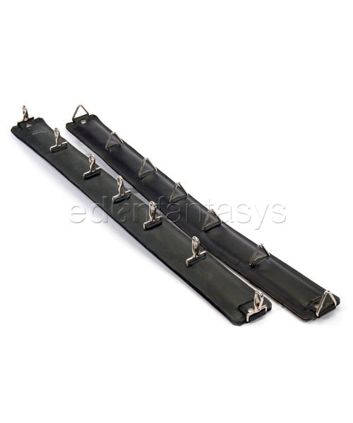 Spreader with snap hooks