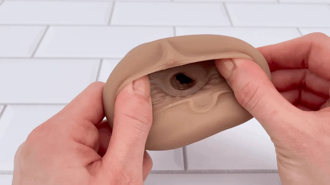 Easy Grip Pocket Pussy Masturbator — image 11 of 16