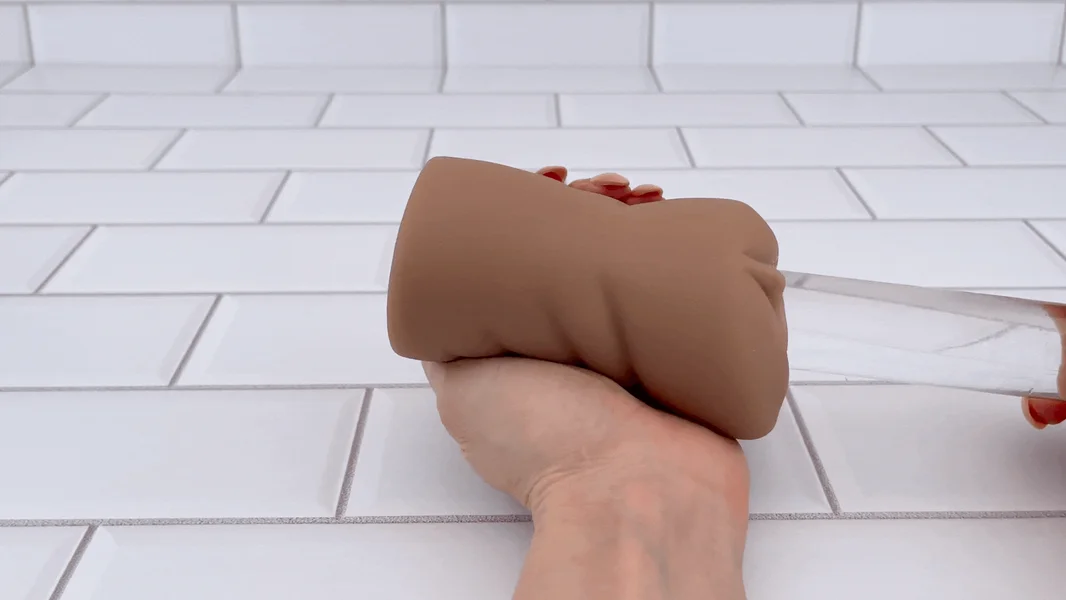 Easy Grip Pocket Pussy Masturbator — image 15 of 16