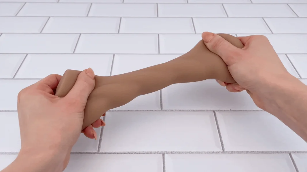Easy Grip Pocket Pussy Masturbator — image 16 of 16
