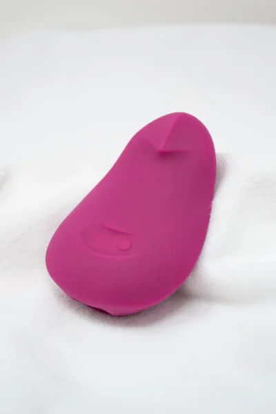 Dame Pom Flexible Palm Sized Vibrator - Plum