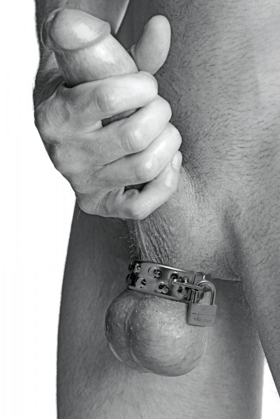 Impaler Spiked Metal Ball Stretcher