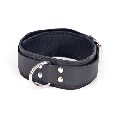 Collar with bondage ring