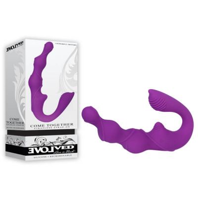 6 Vibrating Strapless Strap On