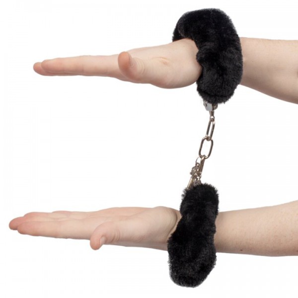 Bondara Hold Tight Luxury Furry Handcuffs — image 4 of 4