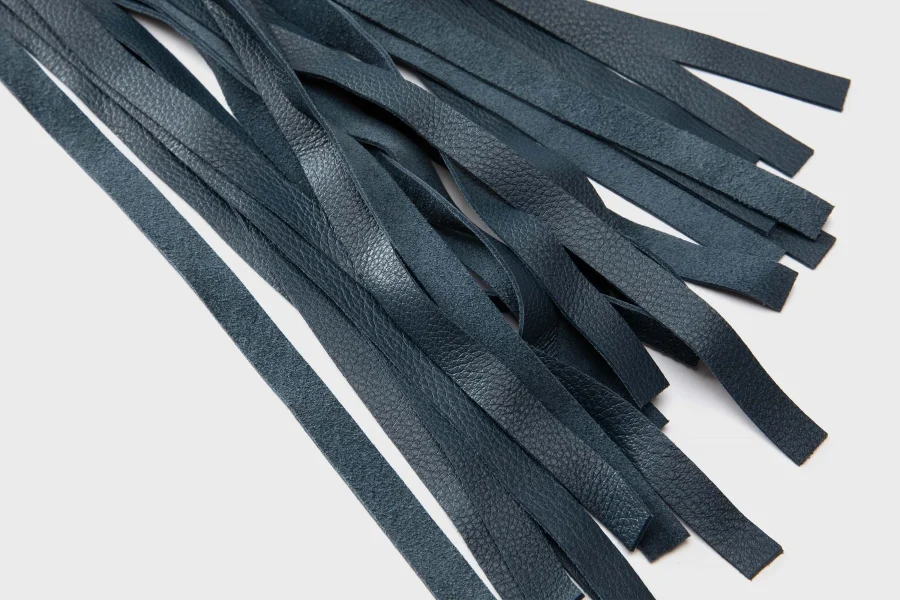 Dragontailz Intro Leather Flogger