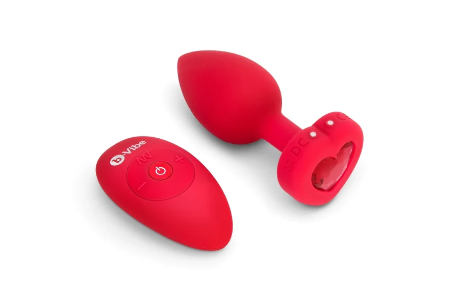 B-Vibe Vibrating Heart Plug