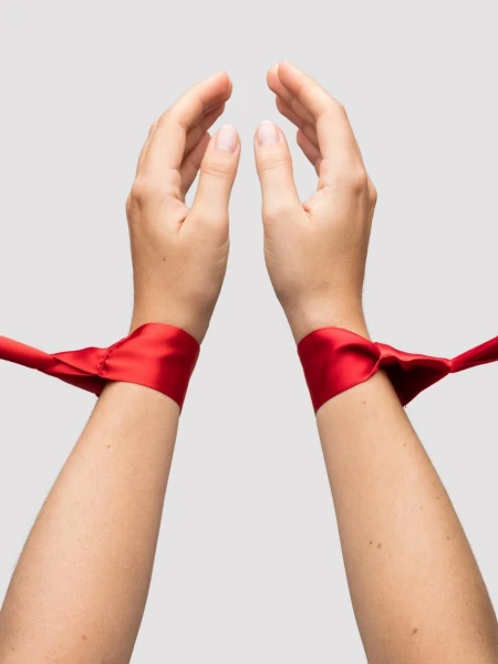 Lovehoney Tie and Tempt Luxury Bondage Kit (7 Pieces)