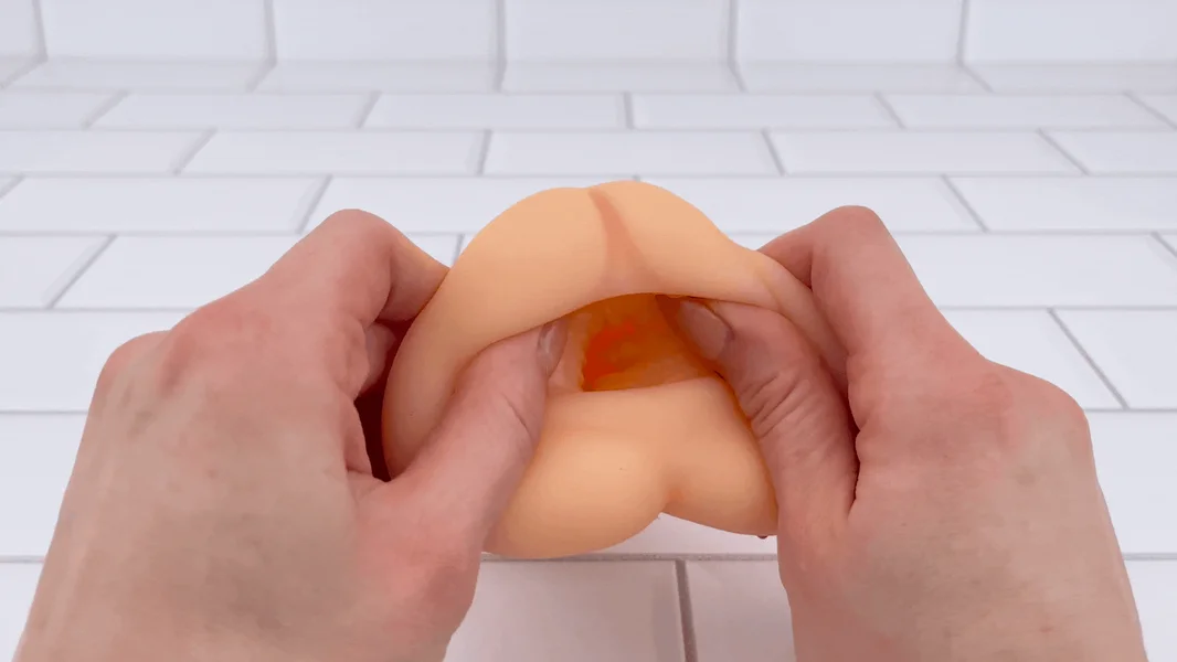 Easy Grip Tight & Realistic Pocket Pussy — image 20 of 22