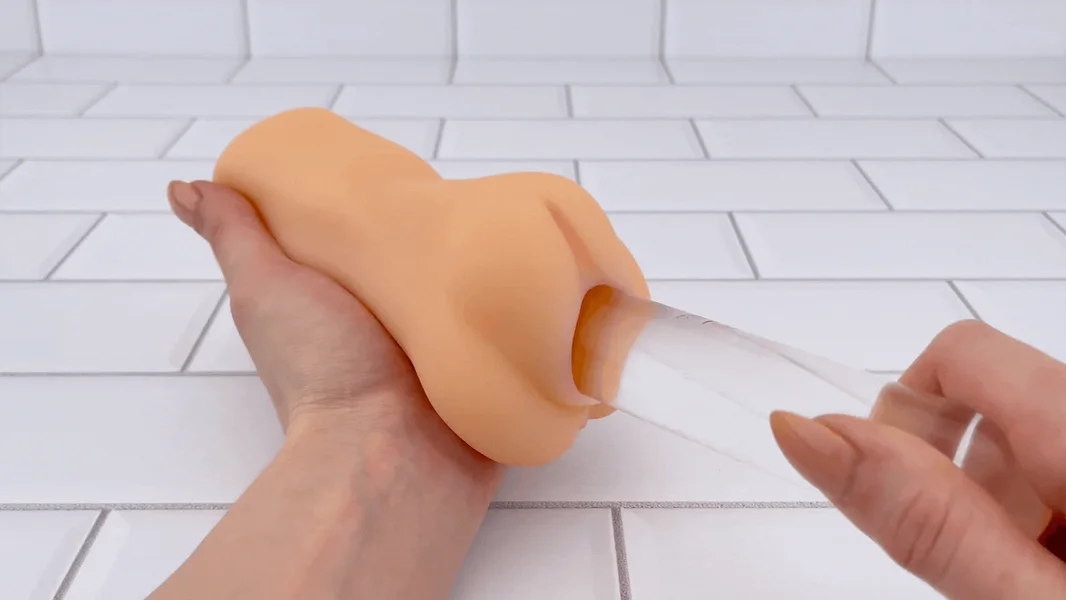 Easy Grip Tight & Realistic Pocket Pussy — image 16 of 22