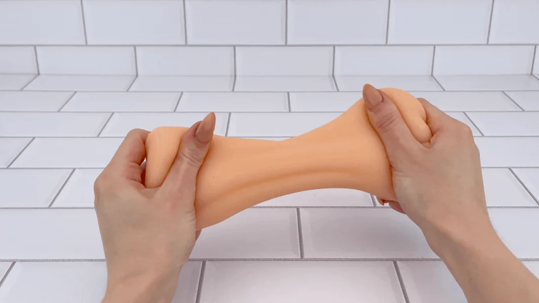 Easy Grip Tight & Realistic Pocket Pussy — image 18 of 22