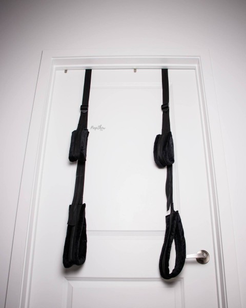 Shots Door Swing with Handles and Blindfold