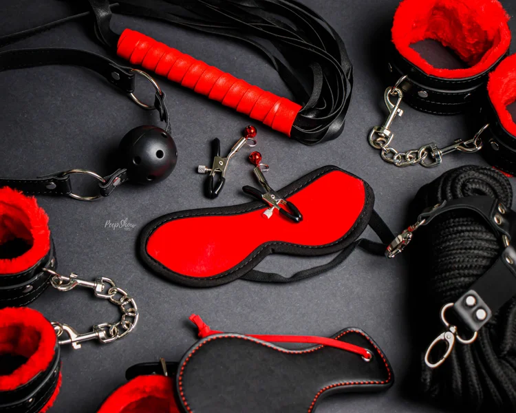 Deluxe Red 14 Piece Complete Bondage Kit — image 2 of 4