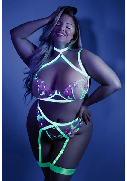 In a Trance Embroidered Bra Garter Belt and G-String - Queen Size — image 4 of 6