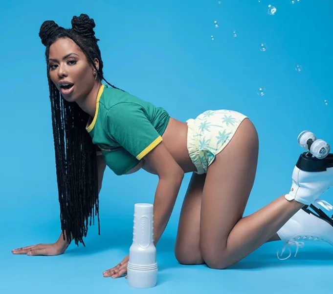 Fleshlight Girls: Kira Noir Spellbound