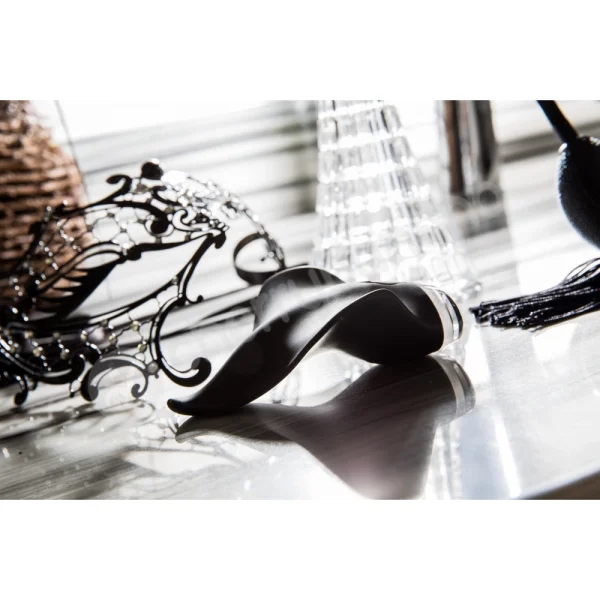 Mimic Black Rechargeable Clitoral Palm Vibrator