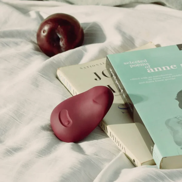 Dame Pom Flexible Palm Sized Vibrator - Plum