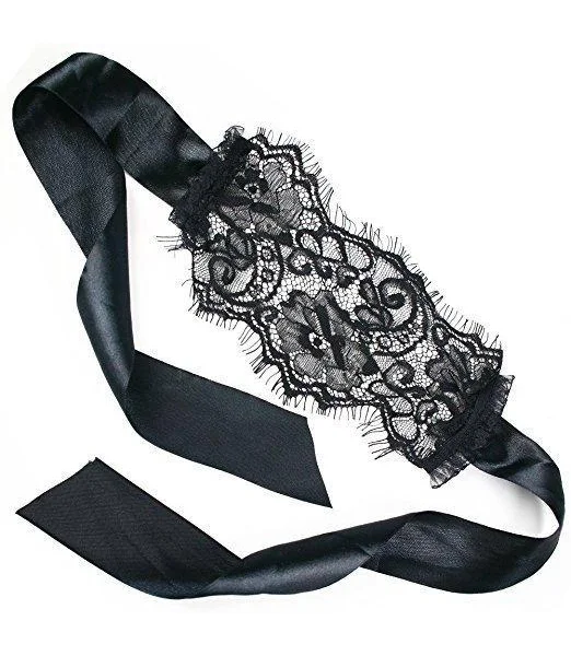 Seduce Me Lace Mask and Cuffs