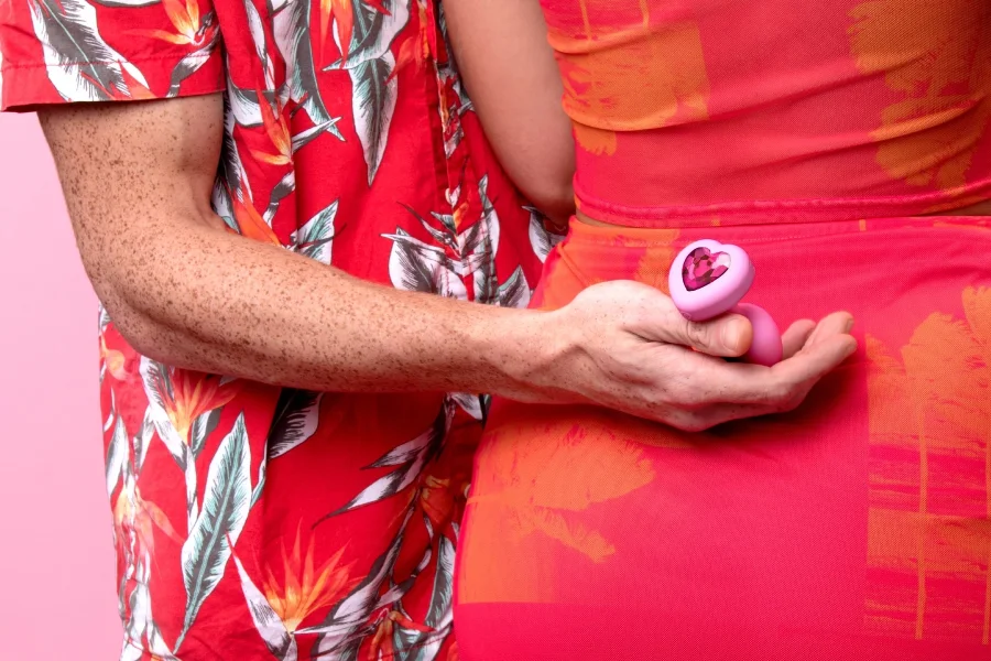 B-Vibe Vibrating Heart Plug