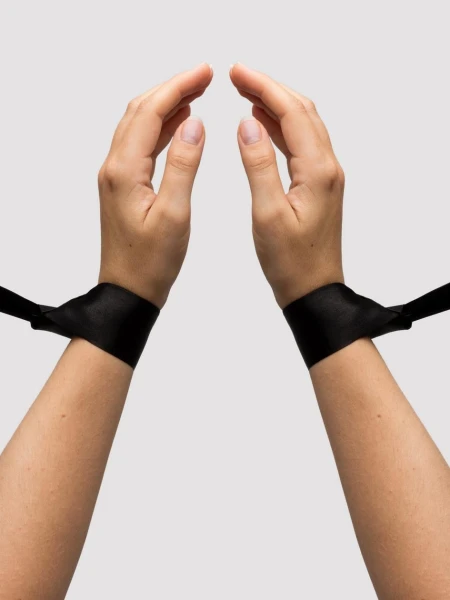 Lovehoney Tie and Tempt Luxury Bondage Kit (7 Pieces)