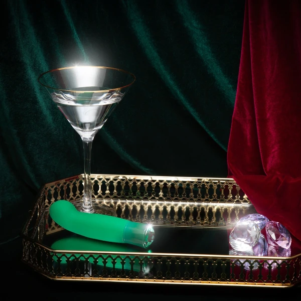 Oh My Gem Enchanting Rechargeable Waterproof Silicone Warming G-Spot Vibrator By Blush - Emerald