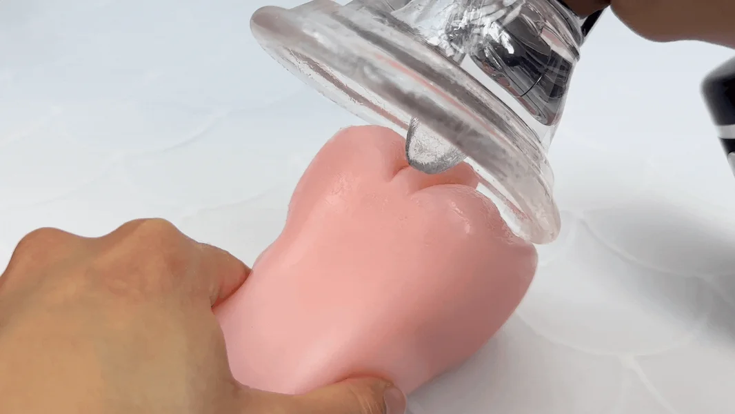 Vibrating Tongue Teaser Clit Pump — image 15 of 18
