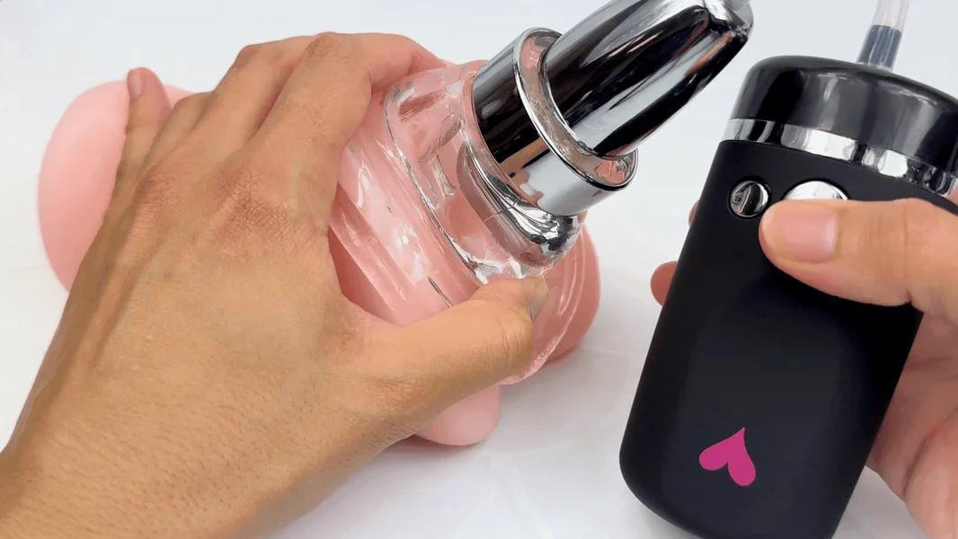 Vibrating Tongue Teaser Clit Pump — image 13 of 18