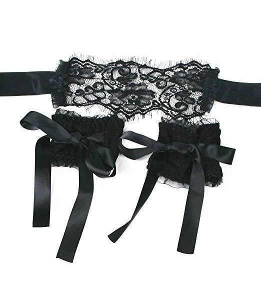 Seduce Me Lace Mask and Cuffs