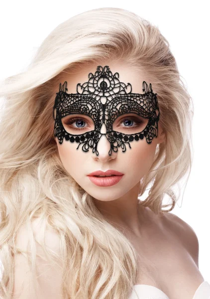 Queen Black Lace Mask