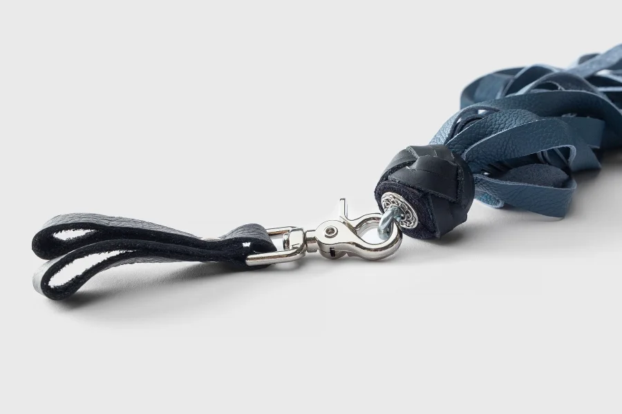Dragontailz Leather Finger Flogger