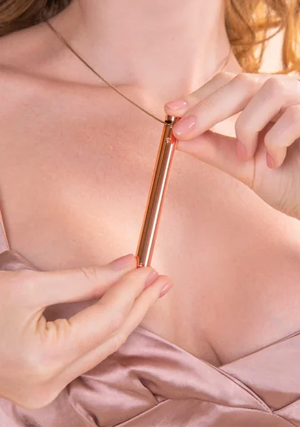 Le Wand Necklace Vibrator