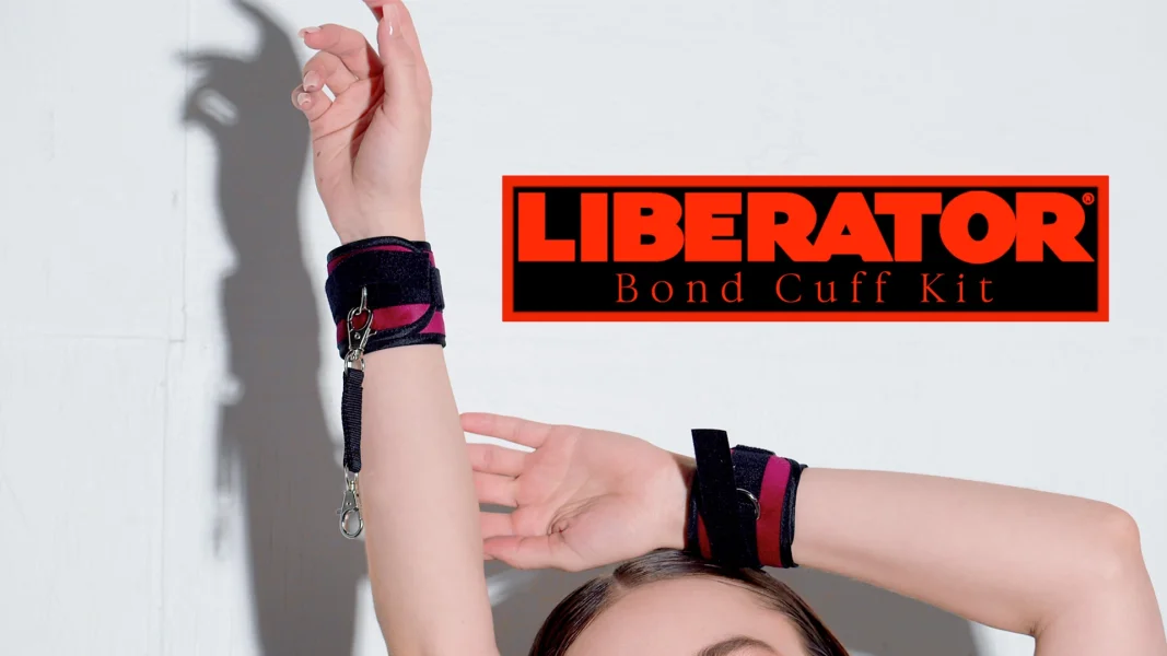 Bond Deluxe Cuff and Blindfold Kit