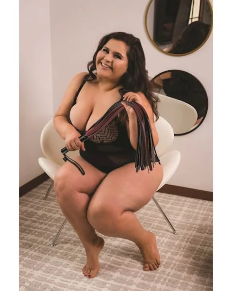 Saffron Flogger - Black / Red