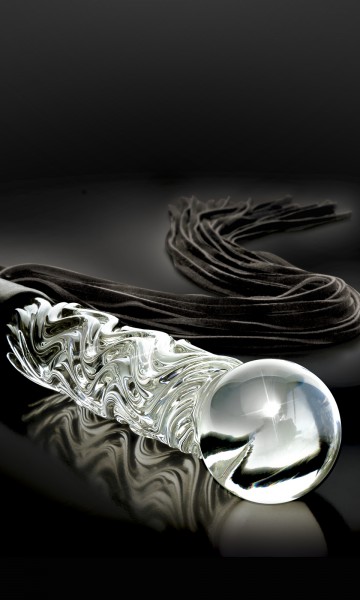 6.5" Glass Dildo + Flogger