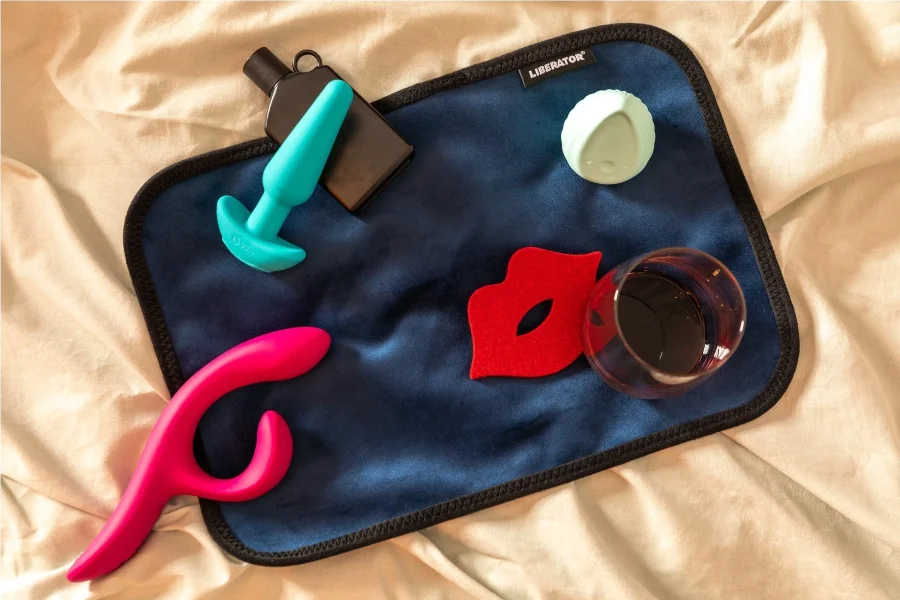 Fascinator Toy Pad