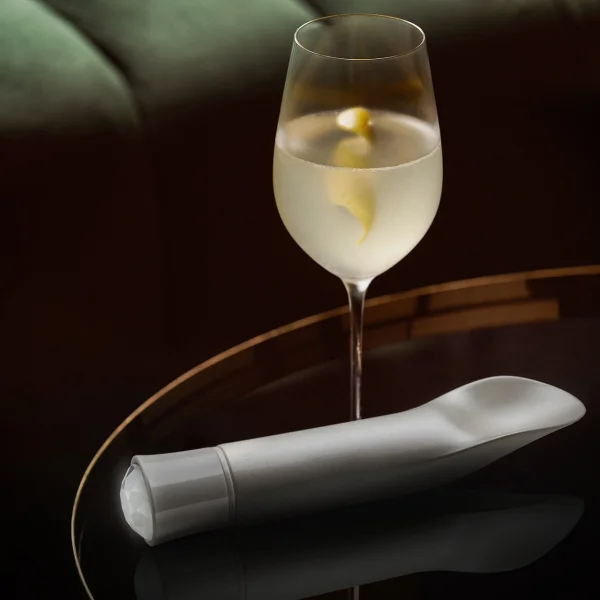 Oh My Gem Bold Rechargeable Waterproof Silicone Warming Vibrator By Blush - Diamond