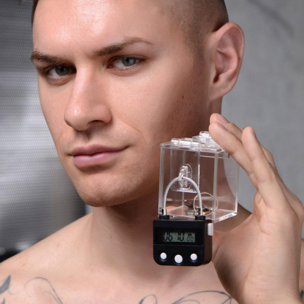 Master Series The Key Holder Deluxe Clear Case with Lock