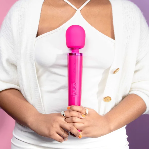 Le Wand Rechargeable Vibrating Body Massager - Magenta — image 20 of 21