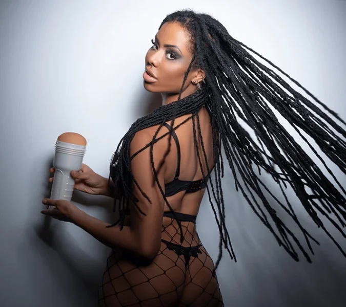 Fleshlight Girls: Kira Noir Spellbound