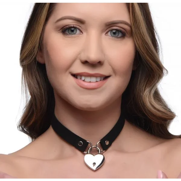 Lock-it Heart Choker