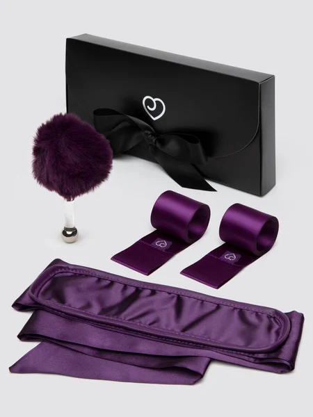 Lovehoney Tie and Tease Pillow Present Bondage Kit (3 Piece) — image 6 of 6