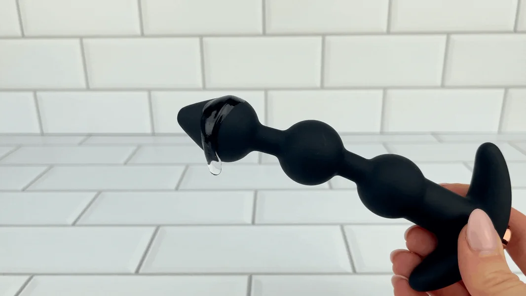 Macio Silicone Beaded Anal Vibrator Plug — image 2 of 5
