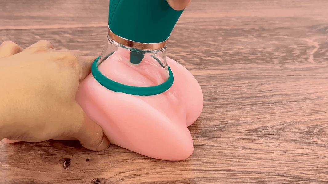 Ikshana Clit Licking Tongue | Handheld Clit Pump — image 13 of 16