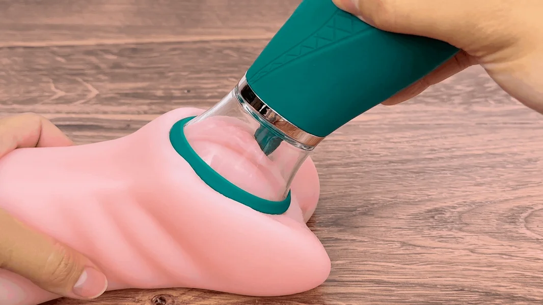 Ikshana Clit Licking Tongue | Handheld Clit Pump — image 10 of 16