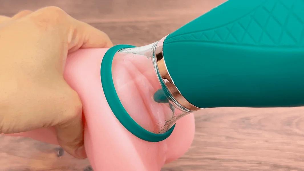 Ikshana Clit Licking Tongue | Handheld Clit Pump — image 8 of 16