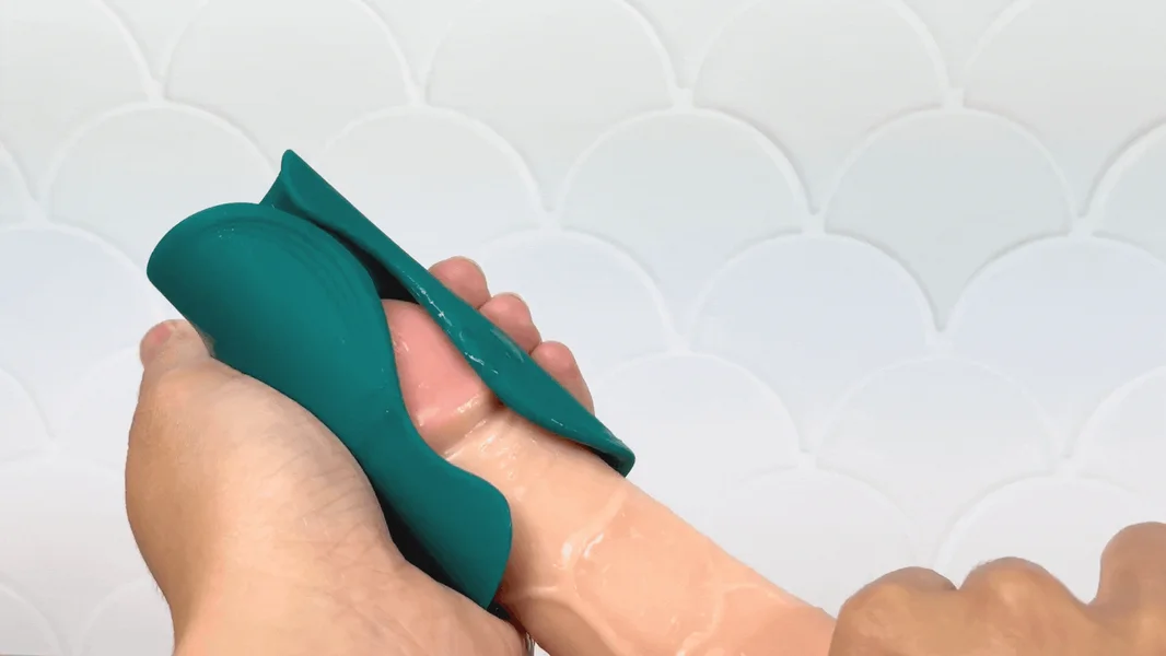 Gida Ribbed Silicone Penis Gripper Stroker | Rechargeable HJ & BJ Aide — image 13 of 24