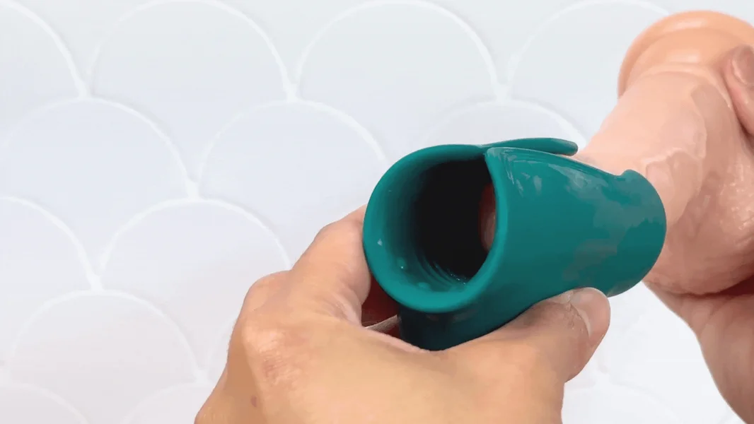 Gida Ribbed Silicone Penis Gripper Stroker | Rechargeable HJ & BJ Aide — image 17 of 24