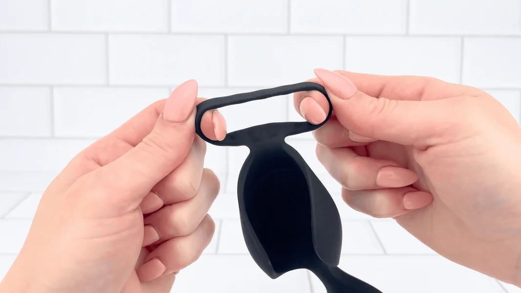 (NEW Pull 1 for MKTG) Vibrating Cock Ring + P-Spot Stimulator — image 4 of 23