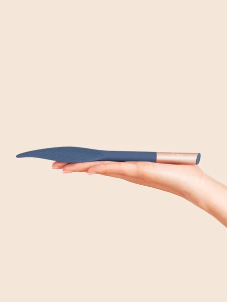 Deia - The Feather - Teasing Pinpoint Vibrator — image 3 of 10