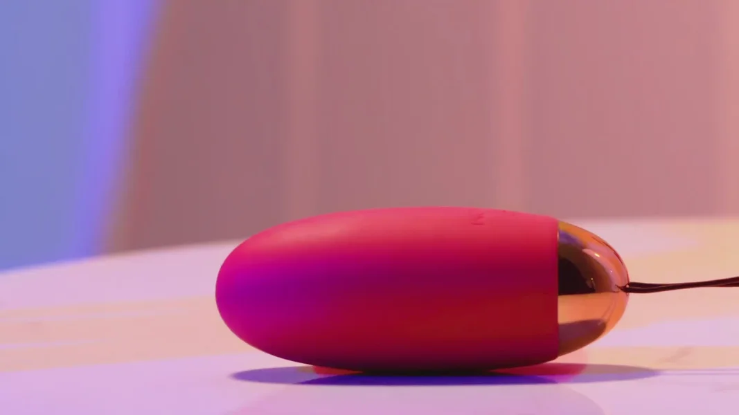 Svakom Elva Remote Controlled Wearable Bullet Vibrator
